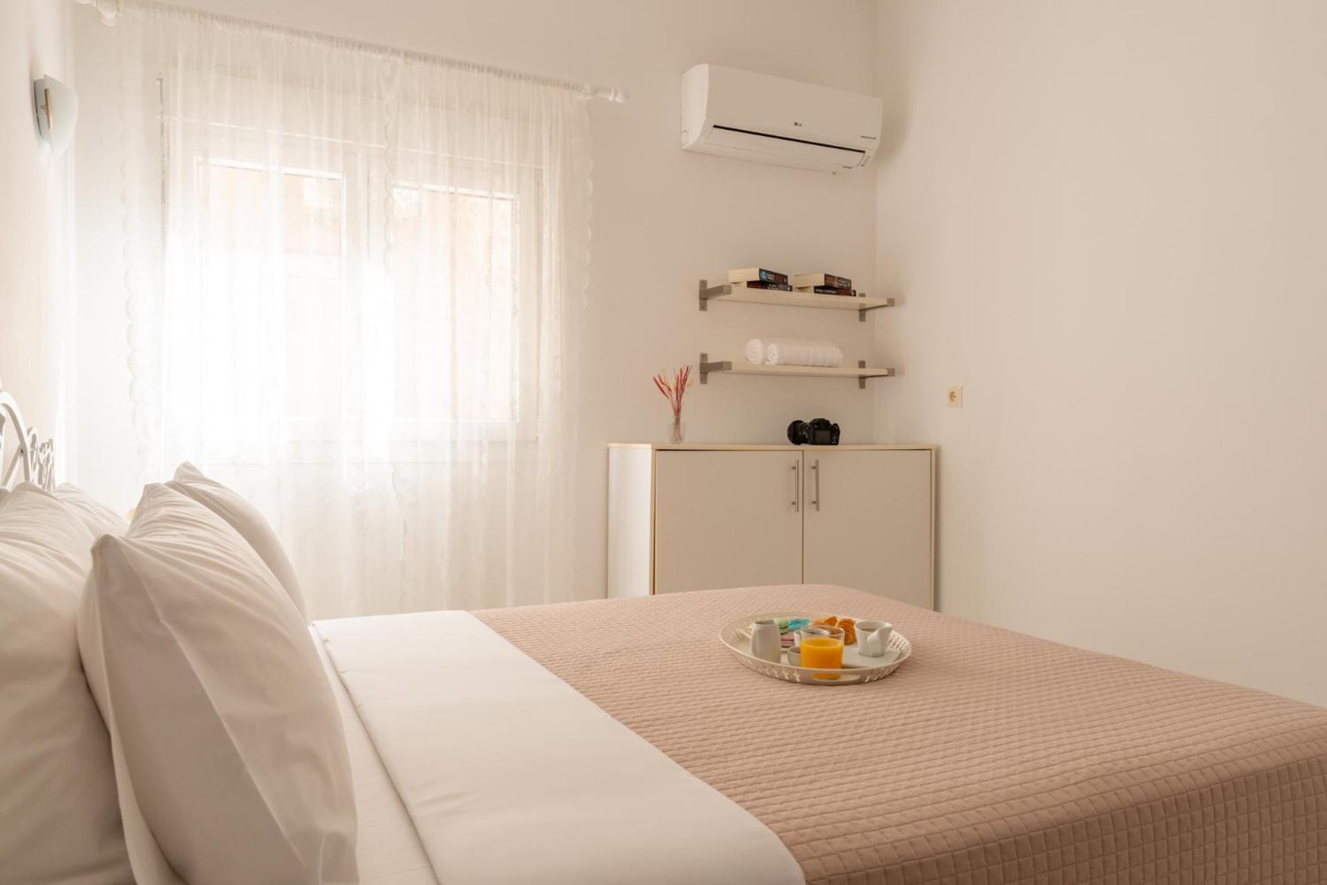 Elio A 1Bdr Apt With Garden 1 Min From The Beach By Hospi Heraklion  Exterior photo